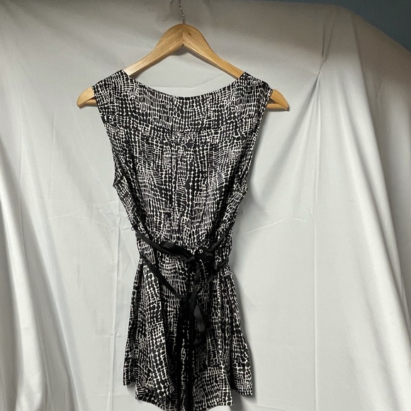 The Limited Sleeveless Top - Picture 2 of 5